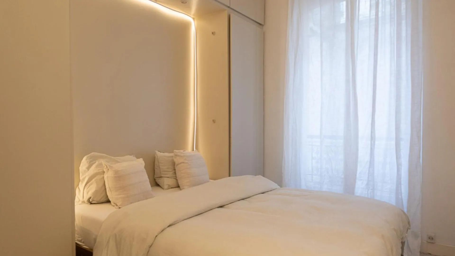 Апартаменты Beautiful Apt Between Pigalle And Montmartre Париж